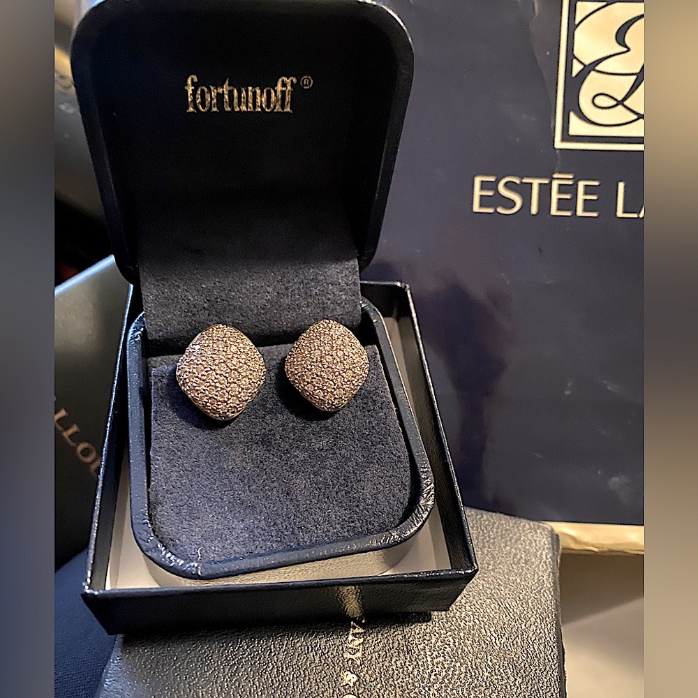 14kt gold and diamond clustered large stud earrings.